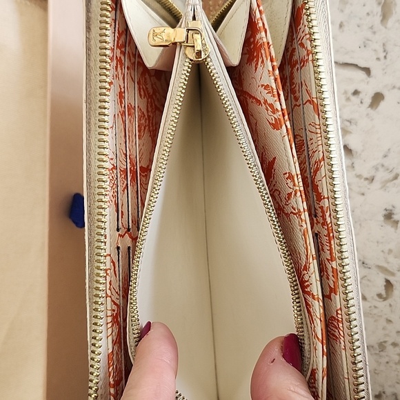 Louis Vuitton Pink and Orange Patterned Wallet With Dusty And Box - Picture 5 of 11